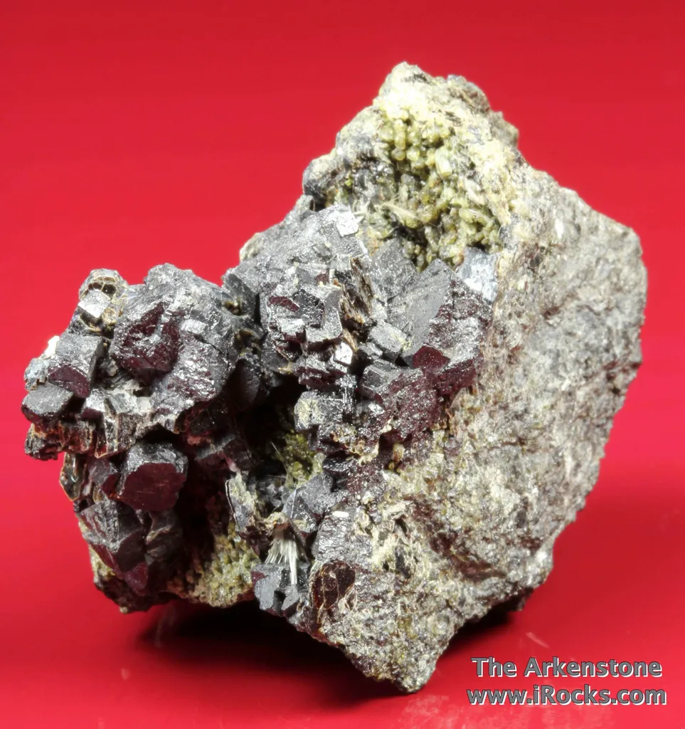 Perovskite with Phlogopite, Richterite, Augite on jacupirangite - image 2