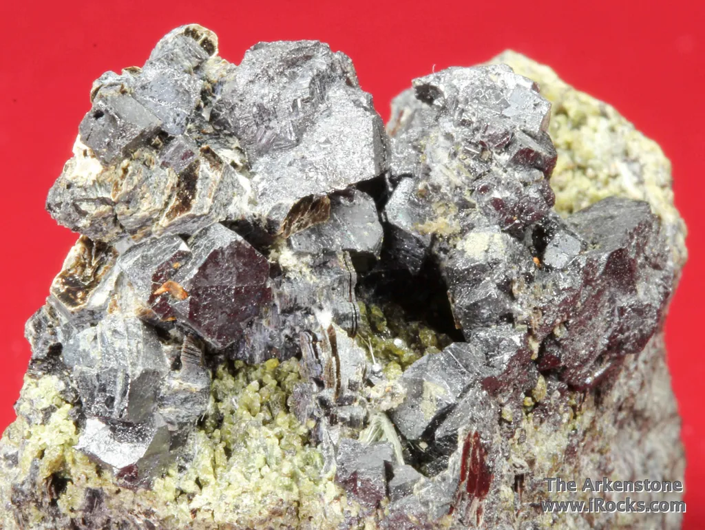 Perovskite with Phlogopite, Richterite, Augite on jacupirangite image