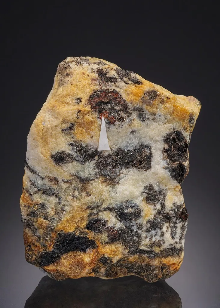 PERRAULTITE and Kupletskite image