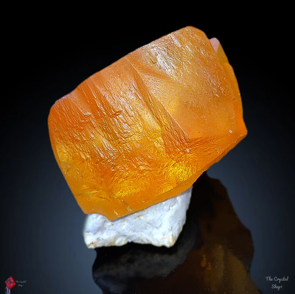 Petroleum Calcite on Okenite image