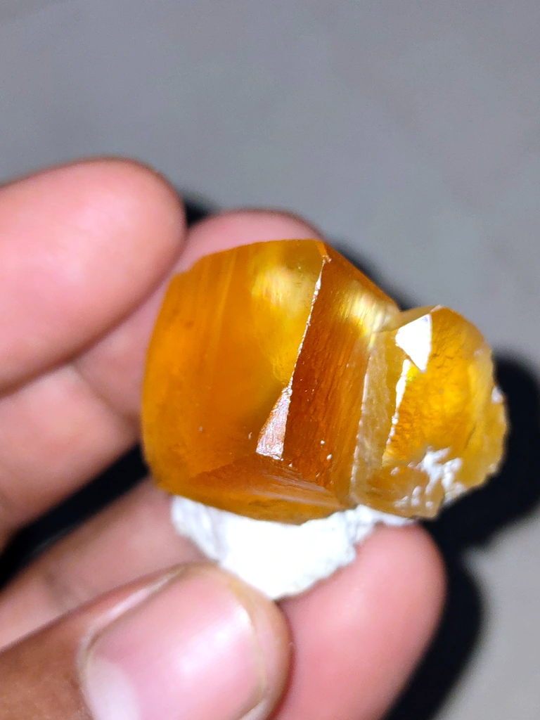Petroleum Calcite on Okenite - image 8