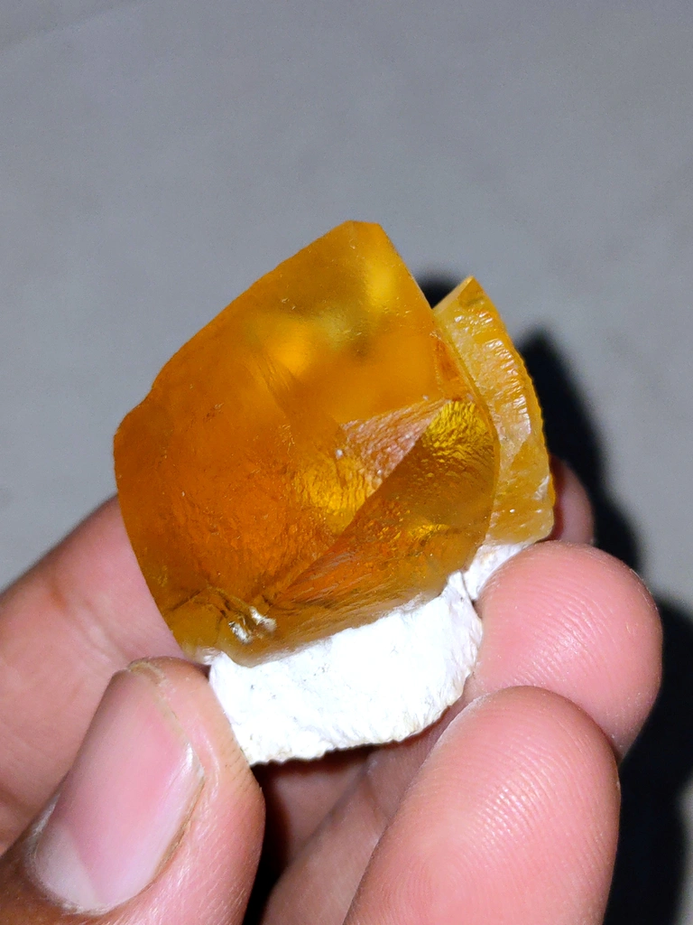 Petroleum Calcite on Okenite - image 3