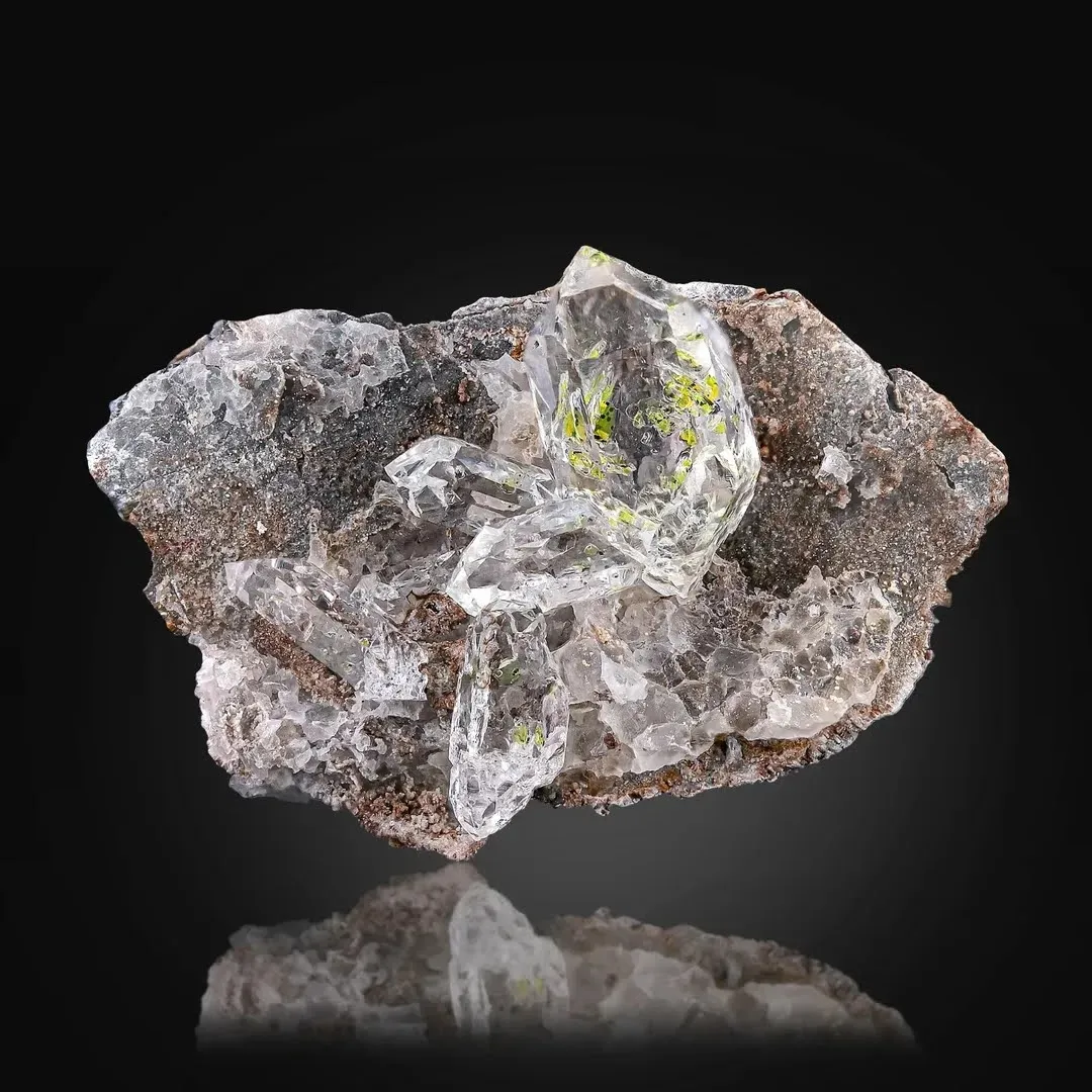 Petroleum Quartz on Calcite - image 1