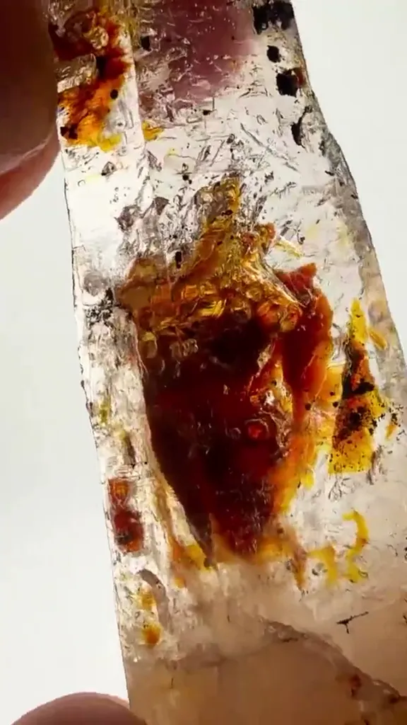 PETROLEUM Quartz WITH A WORLD MOVING INSIDE - image 3