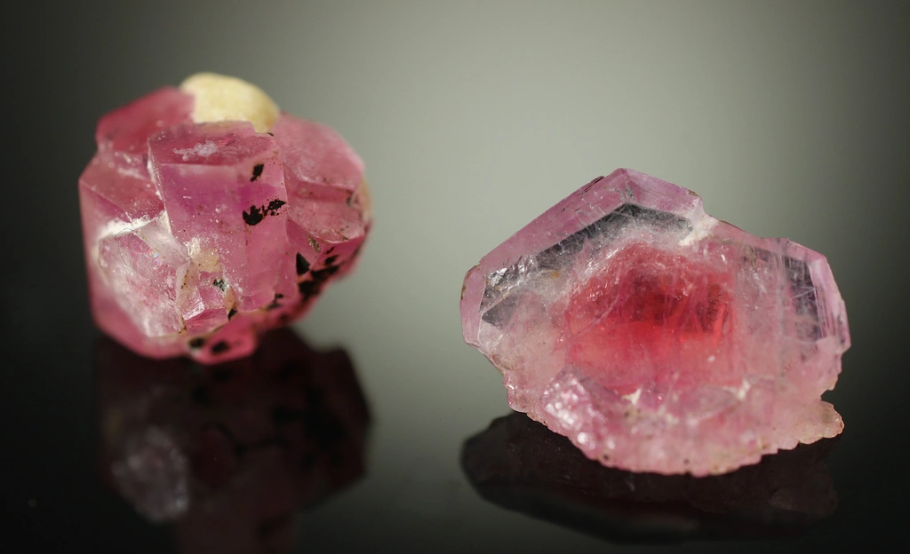 Pezzottaite from Sakavalana mine, Ambatofinandrahana District, Amoron'i Mania, Madagascar image