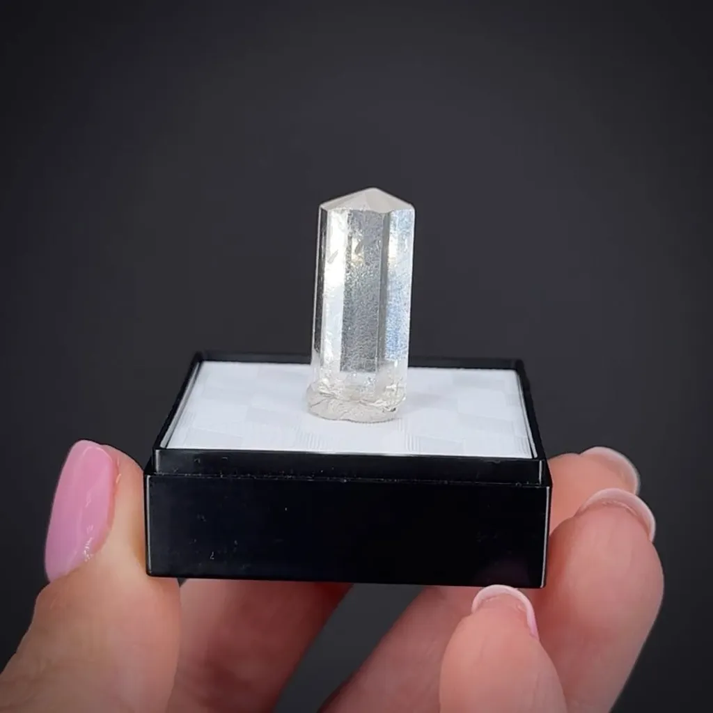 Phenakite - image 2