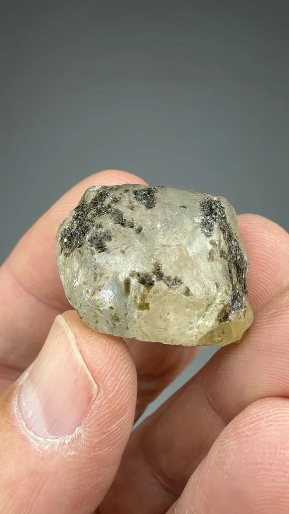 Phenakite - image 2