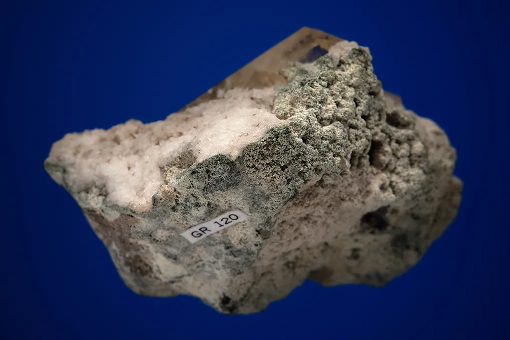 Phenakite - image 3