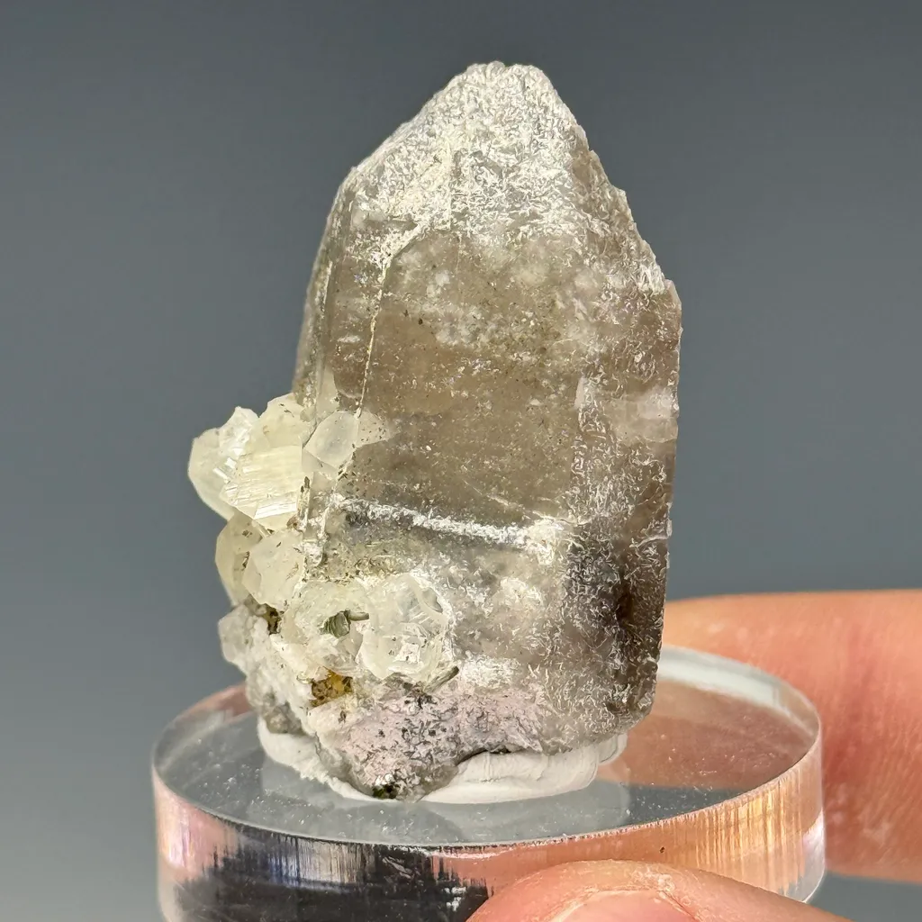 Phenakite - image 2