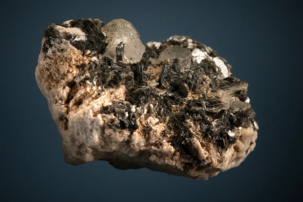 Phenakite on Muscovite - image 5