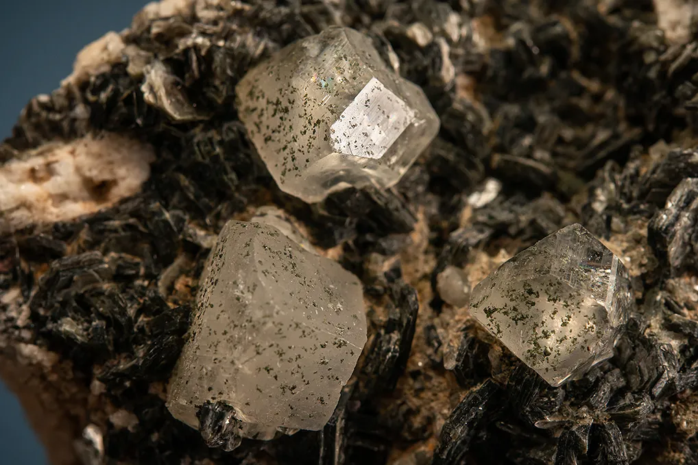 Phenakite on Muscovite - image 2