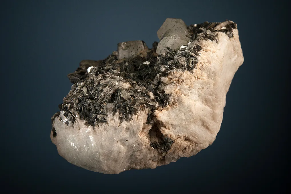 Phenakite on Muscovite - image 4