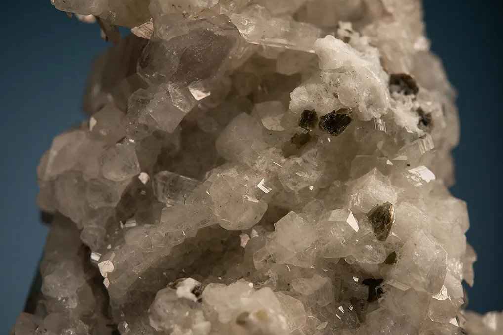 Phenakite on Quartz - image 3