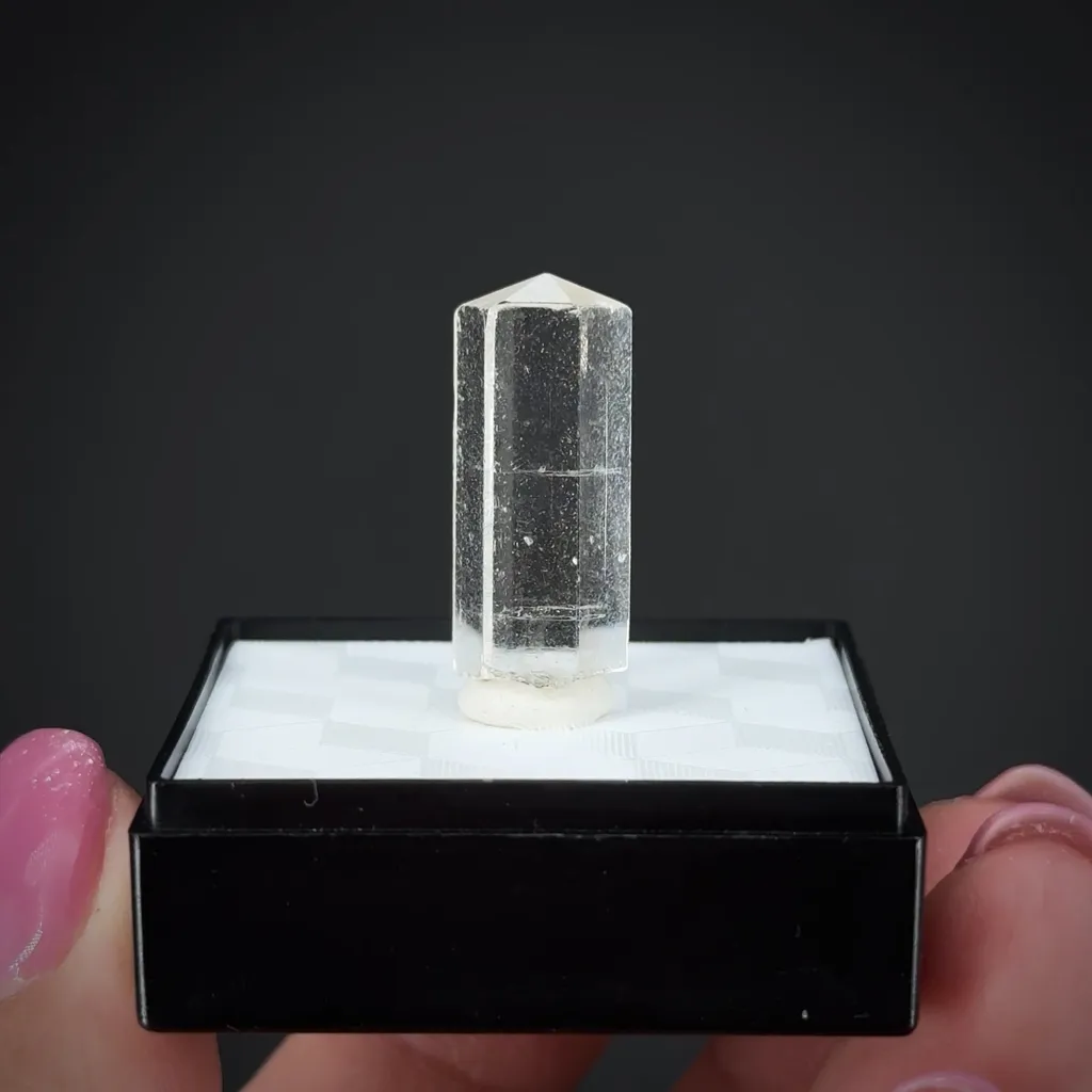 Phenakite (twinned) image