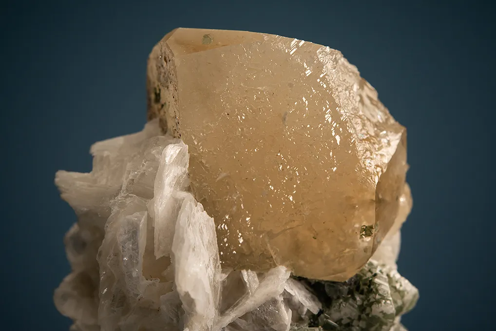 Phenakite with Titanite, Allanite-(Ce) and Calcite - image 2