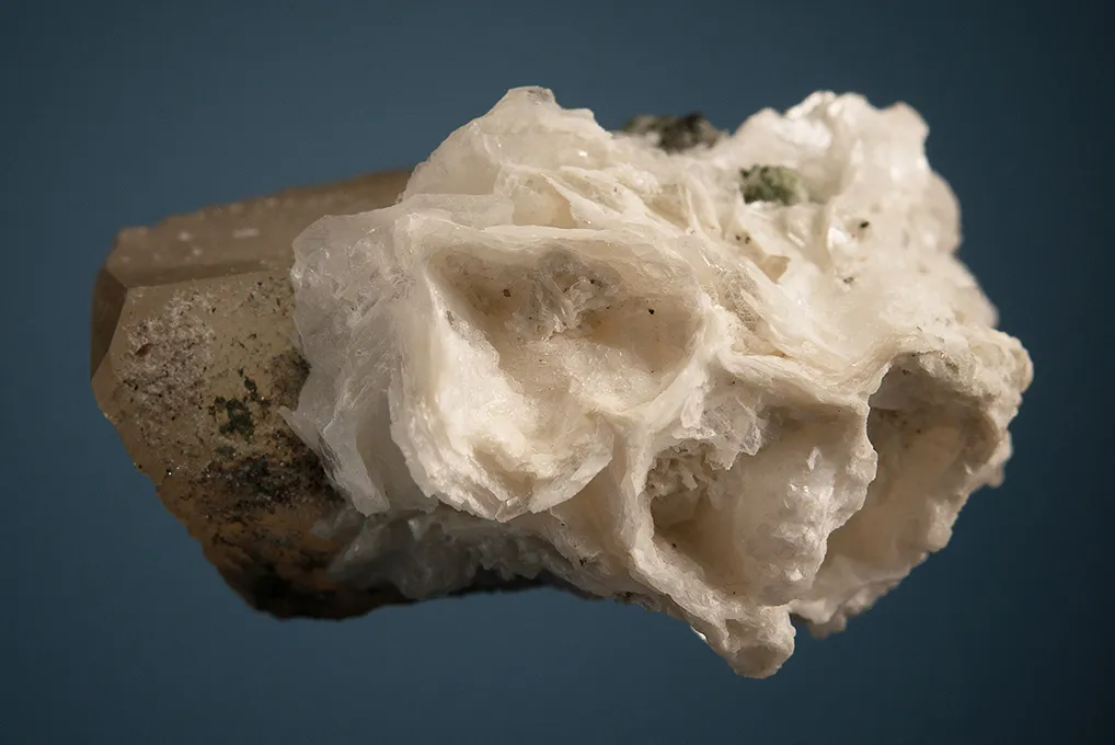 Phenakite with Titanite, Allanite-(Ce) and Calcite - image 4