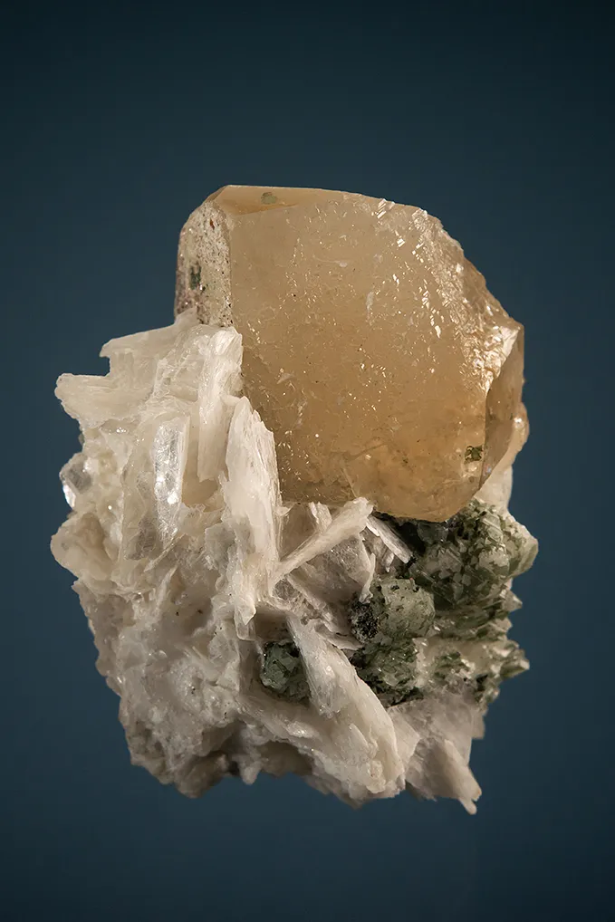 Phenakite with Titanite, Allanite-(Ce) and Calcite image