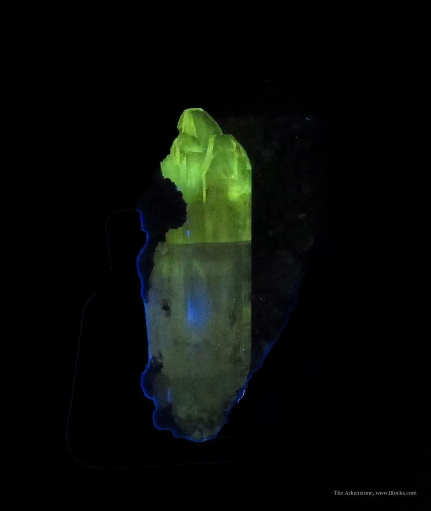 Phosgenite (Fluorescent) on Galena - image 5
