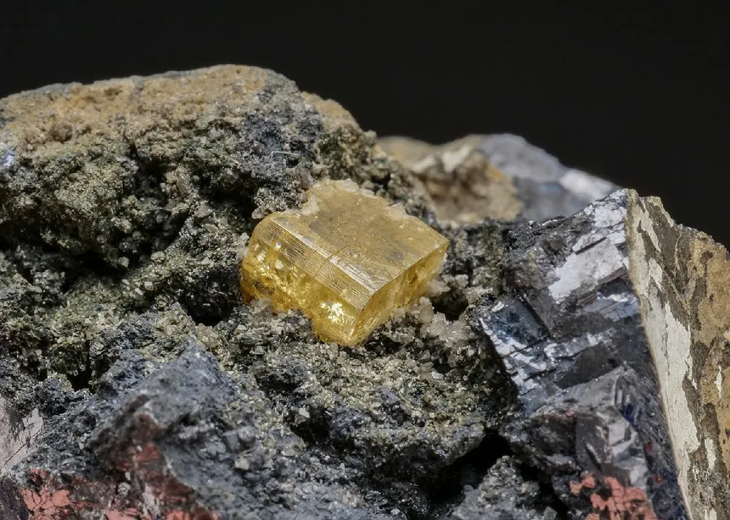 Phosgenite on Galena with Baryte image
