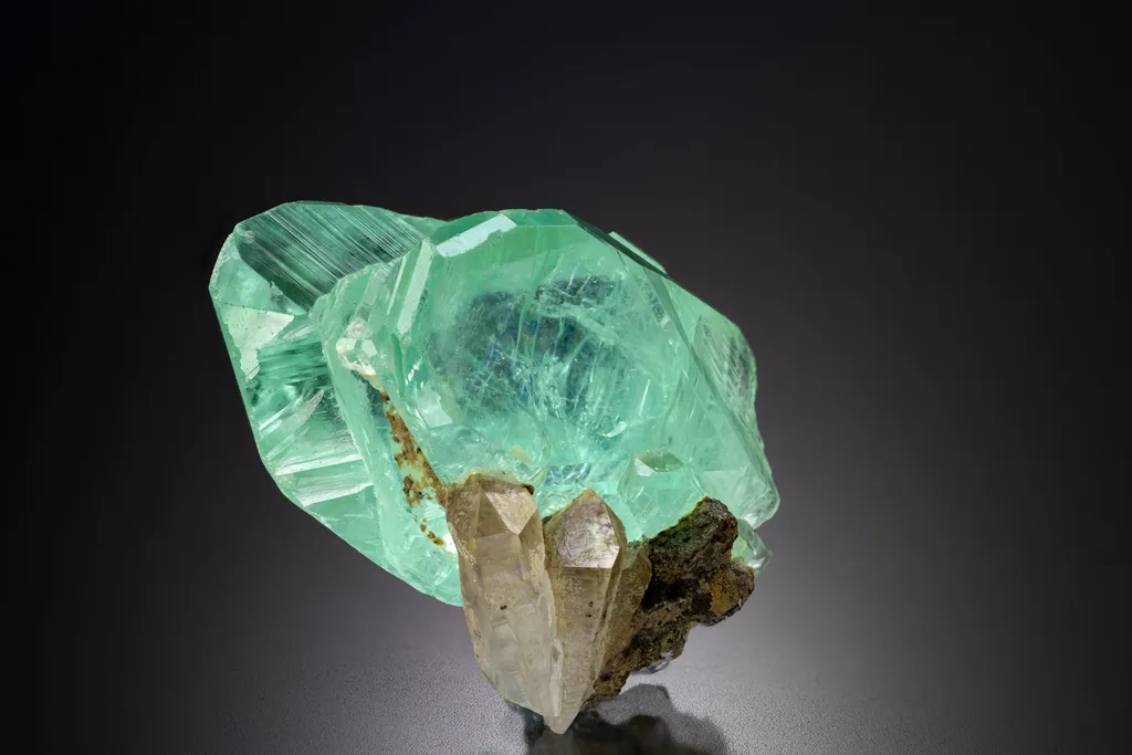 Phosphophyllite with Quartz image