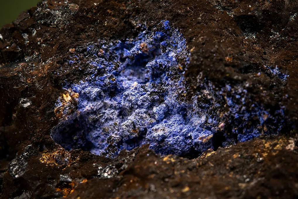 PHOSPHOSIDERITE on Lithiophilite - image 2