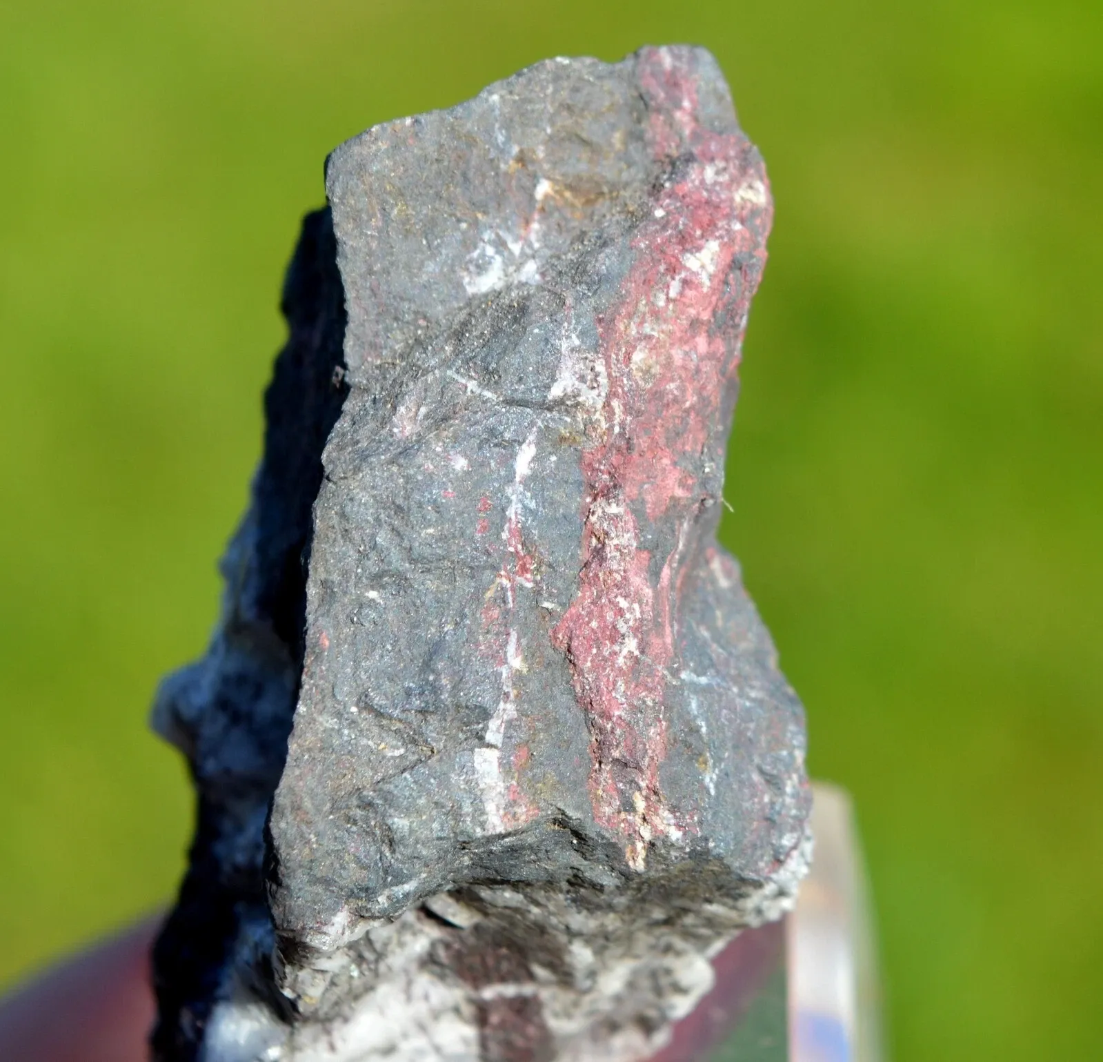 Piemontite 112 grams - Falotta, Tinizong, Albula Region, Grisons, Switzerland - image 6