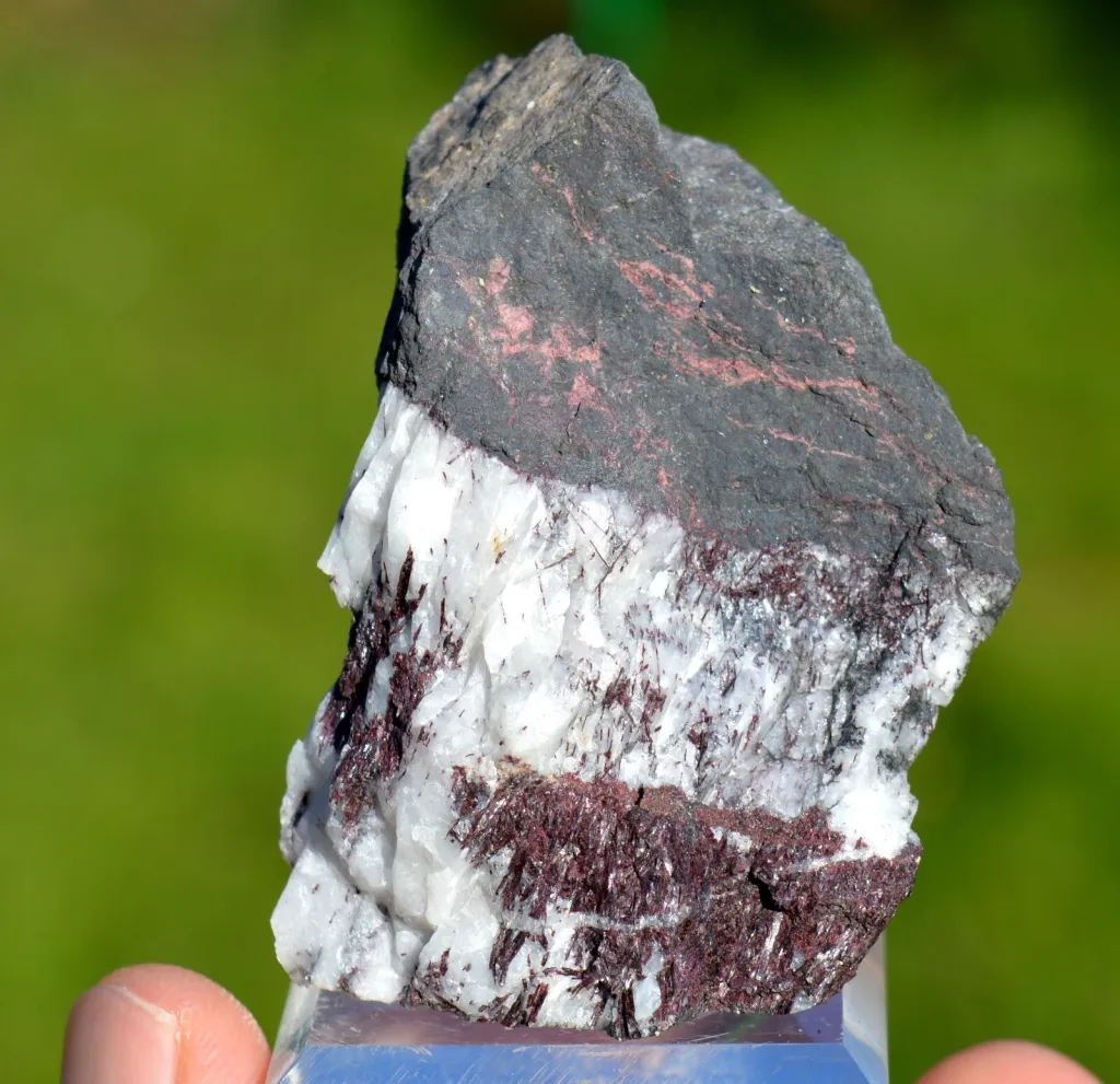 Piemontite 112 grams - Falotta, Tinizong, Albula Region, Grisons, Switzerland image