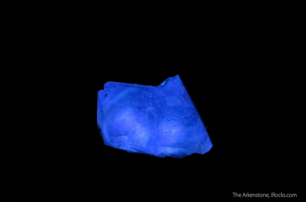 Pink Fluorite (fluorescent) - image 6