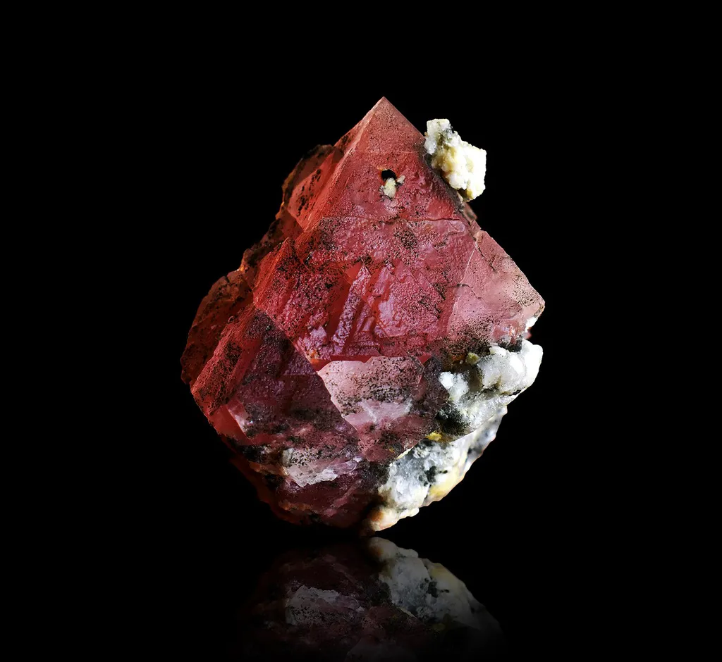 Pink fluorite from the Mont-Blanc - image 2