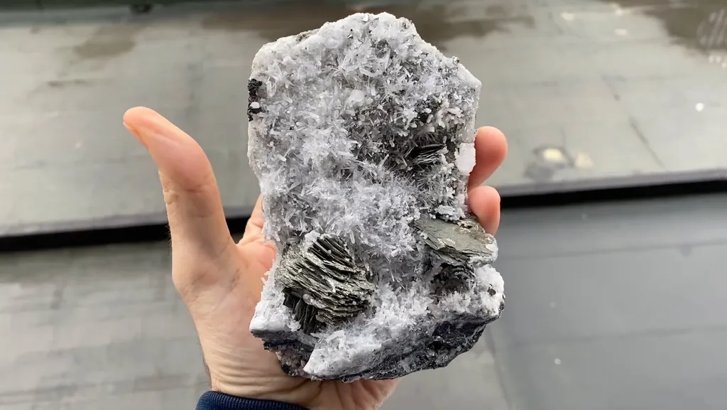 Pirrhotite with Quartz - image 5