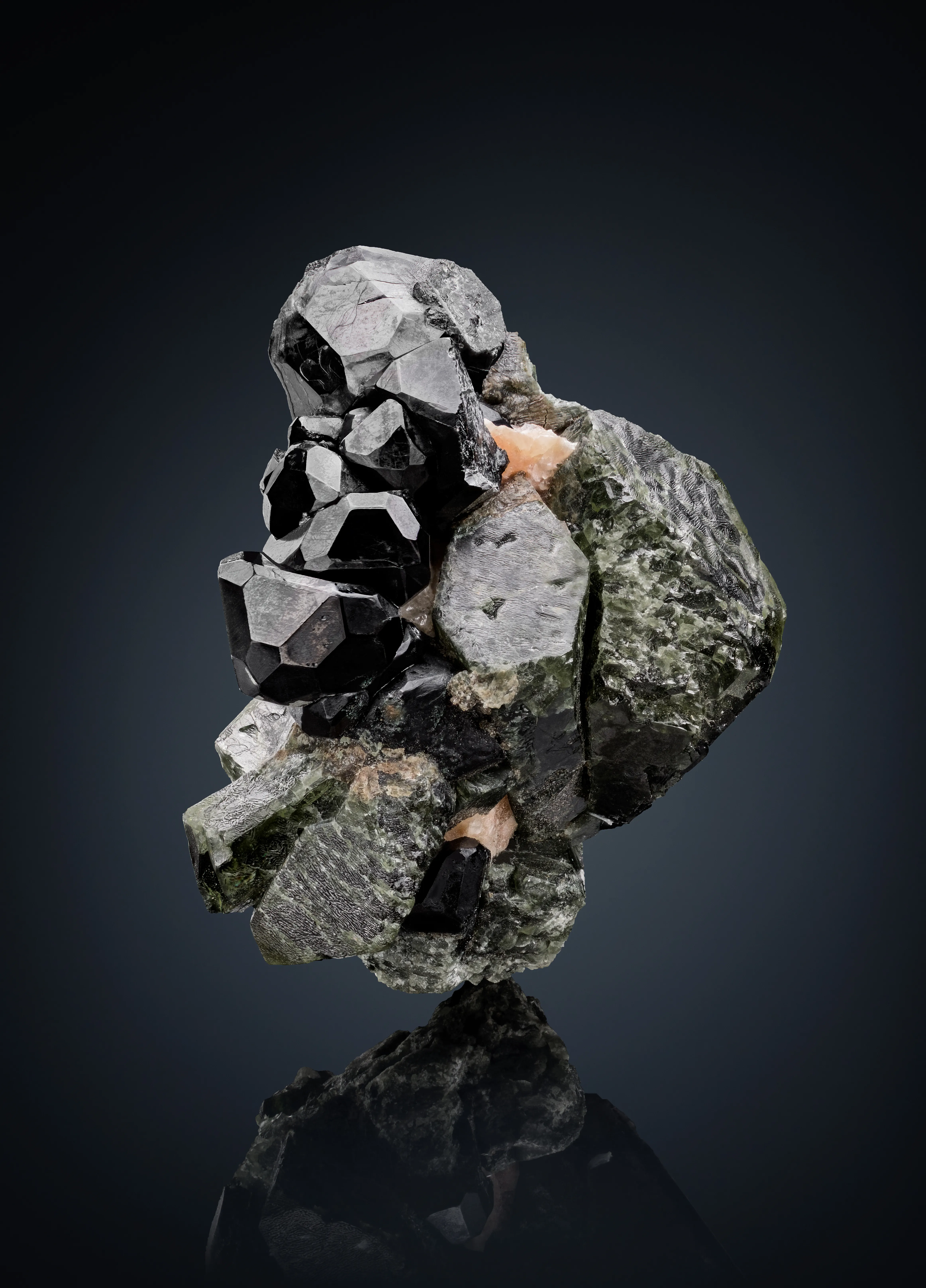 Pleonaste on Diopside - image 1