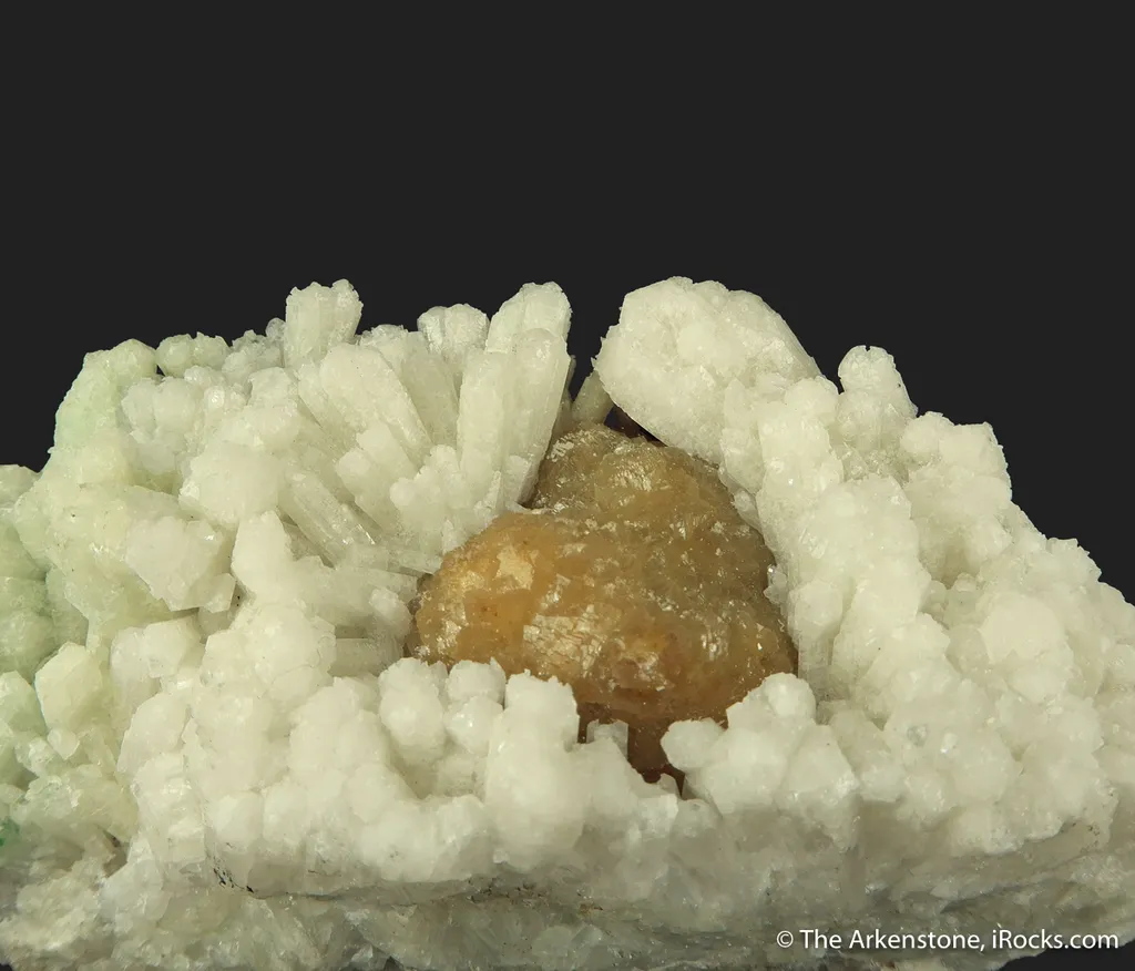 Plumboan Aragonite var. Tarnowitzite (fl) and Calcite (fl) image
