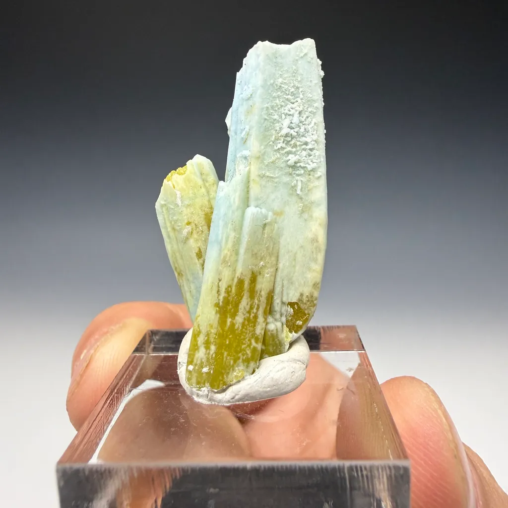 Plumbogummite image