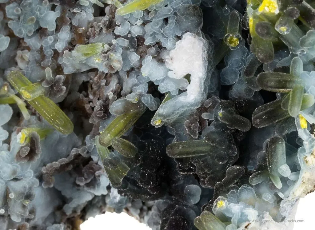Plumbogummite Coating Pyromorphite - image 5