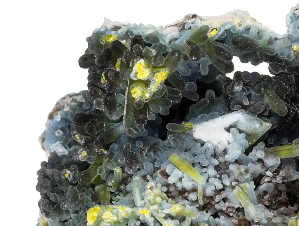 Plumbogummite Coating Pyromorphite - image 3