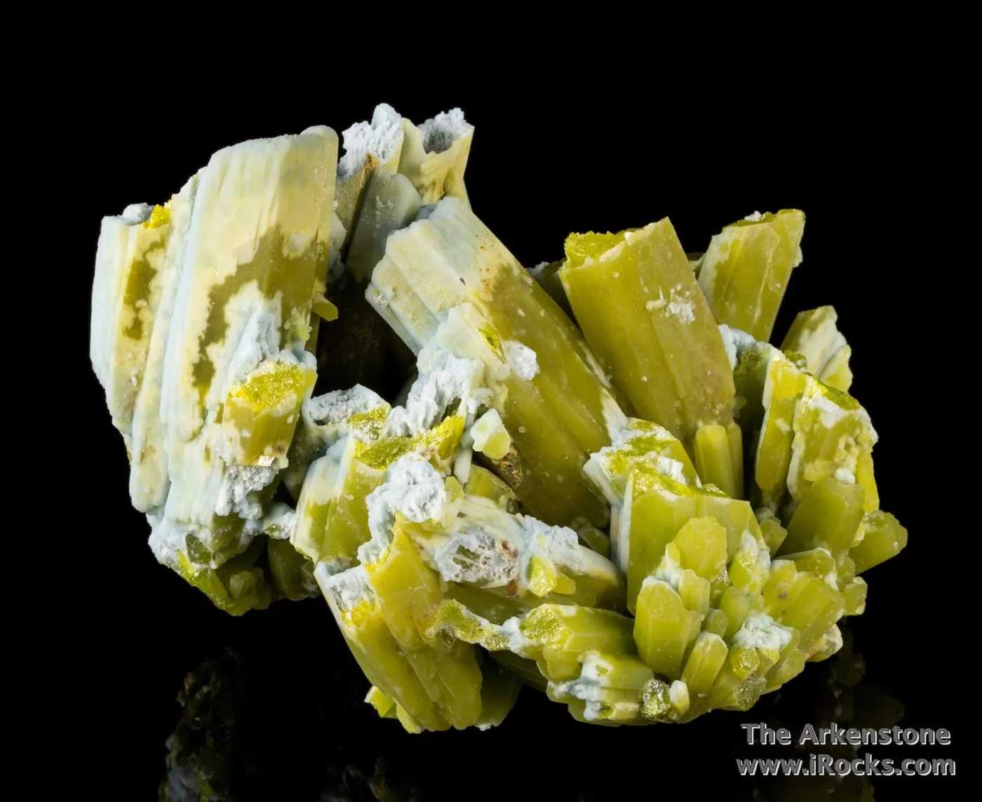 Plumbogummite replacing Pyromorphite - image 1