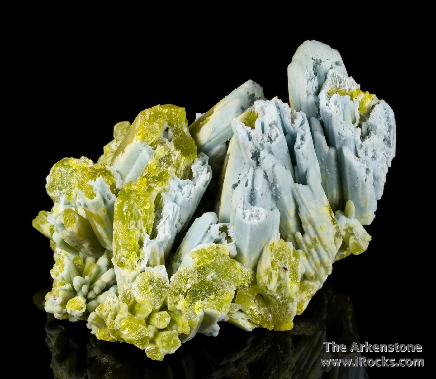 Plumbogummite replacing Pyromorphite - image 2