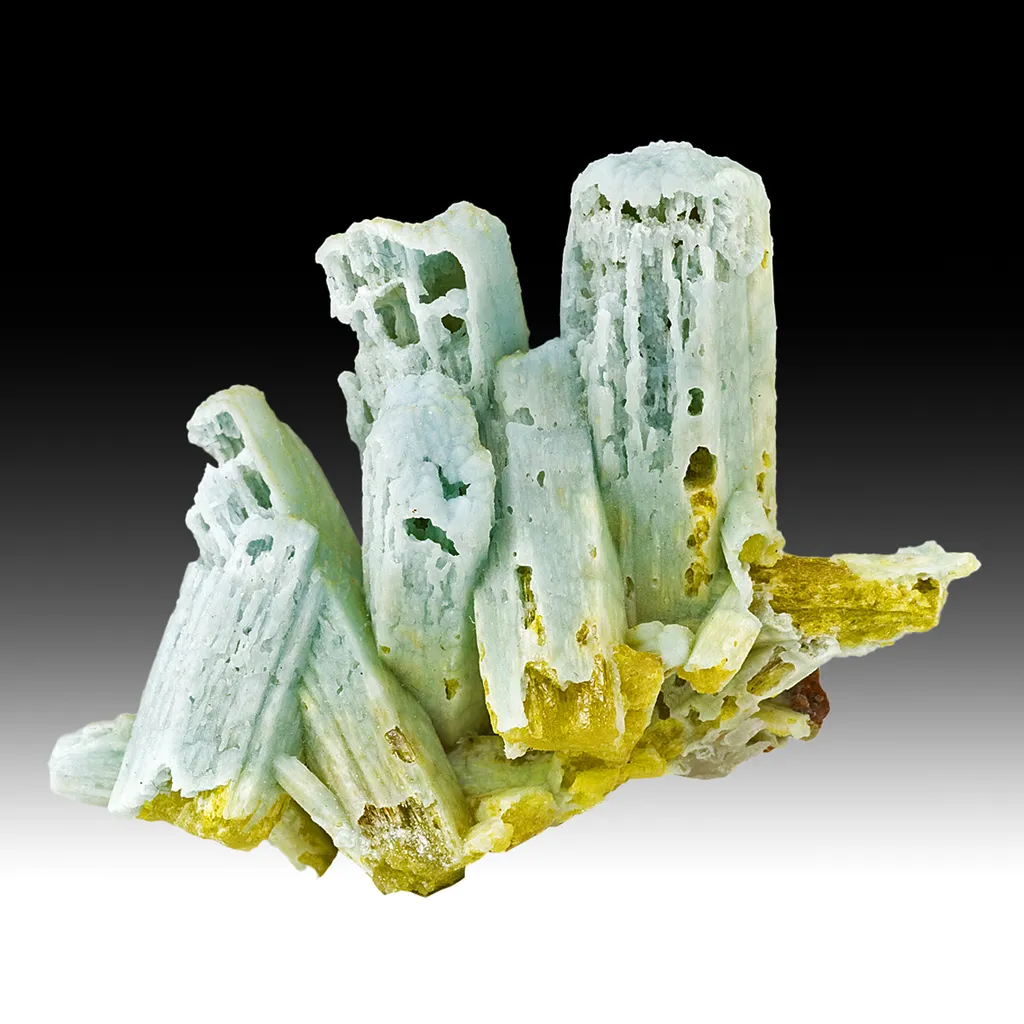 Plumbogummite replacing Pyromorphite image