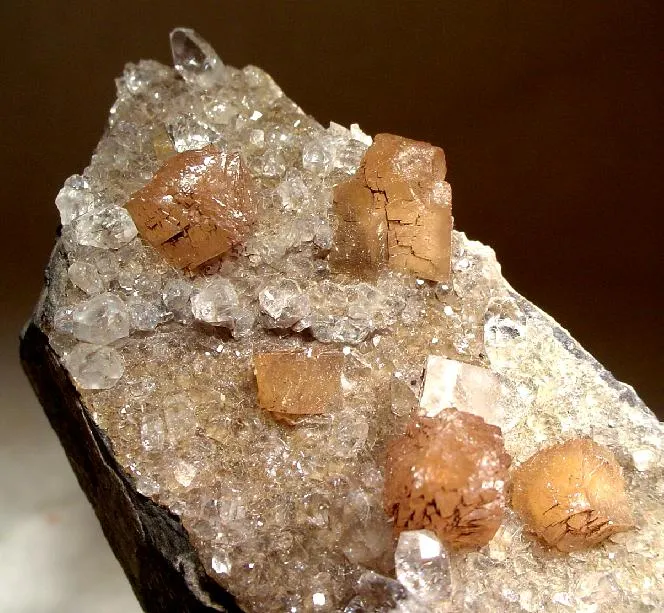 Poldervaartite, Calcite image