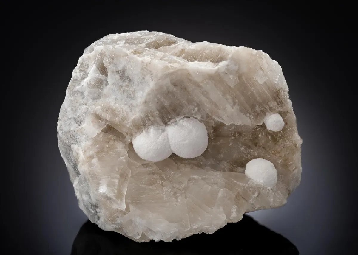 Polyhalite on Selenite - image 1