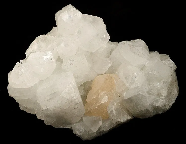 Powellite, Apophyllite-(Kf) image