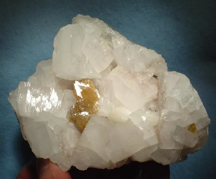 Powellite, Apophyllite-(Kf) - image 1