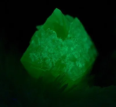 Powellite, Apophyllite-(Kf), Scolecite - image 2