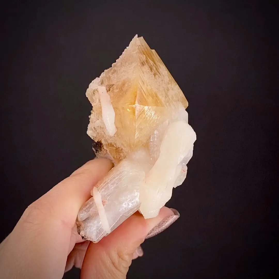 Powellite on Stilbite - image 2