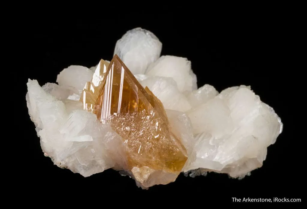 Powellite on Stilbite image