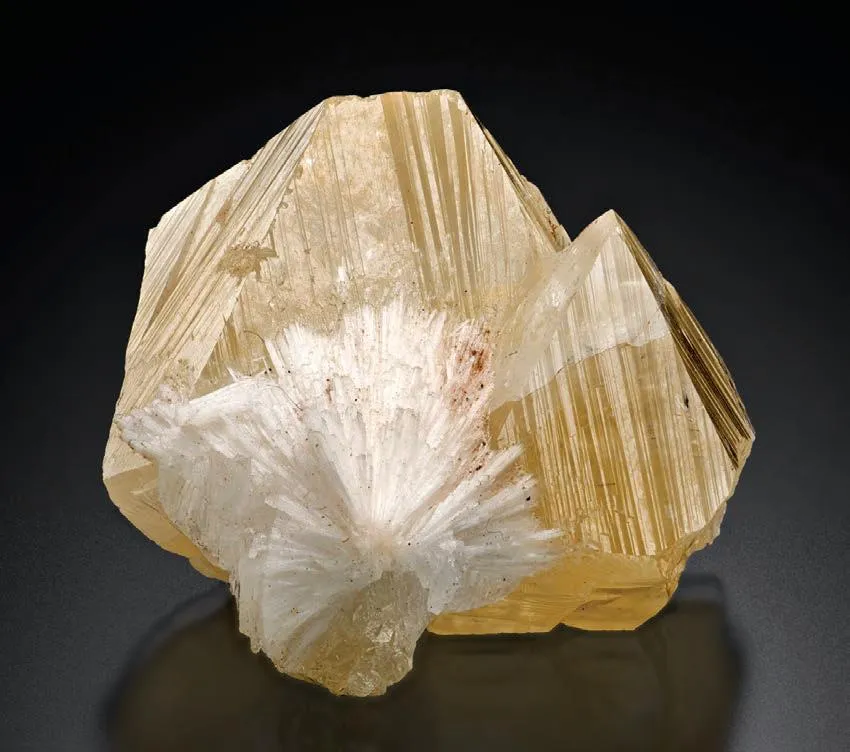 Powellite, Scolecite image