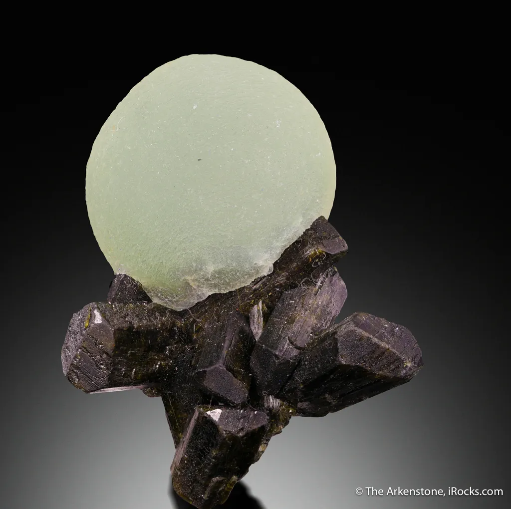 Prehnite and Epidote image