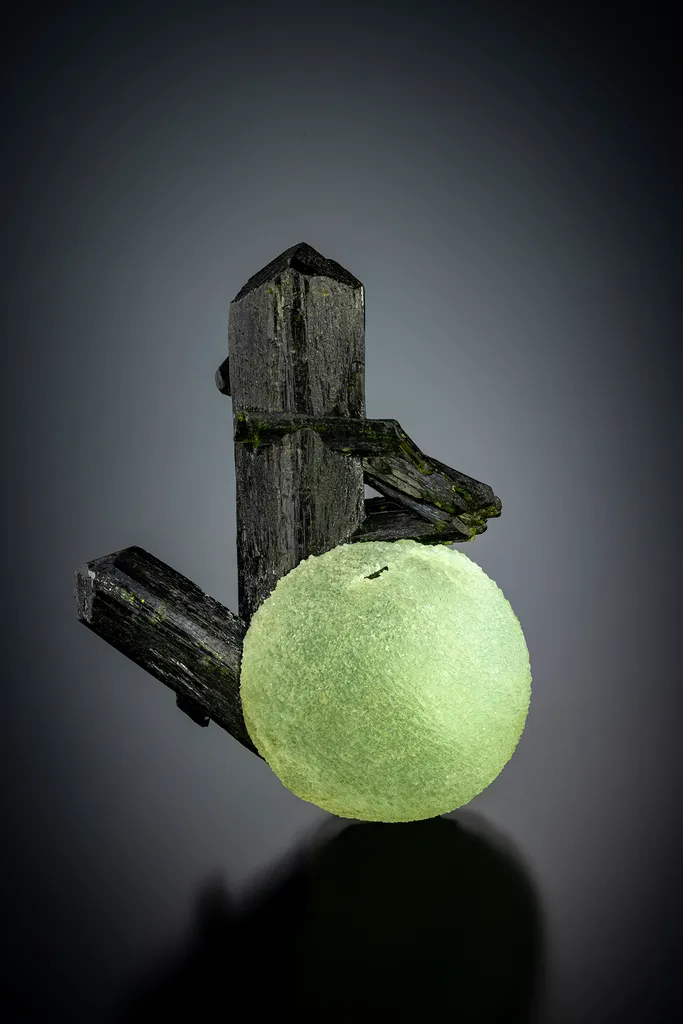 Prehnite ball, Epidote image