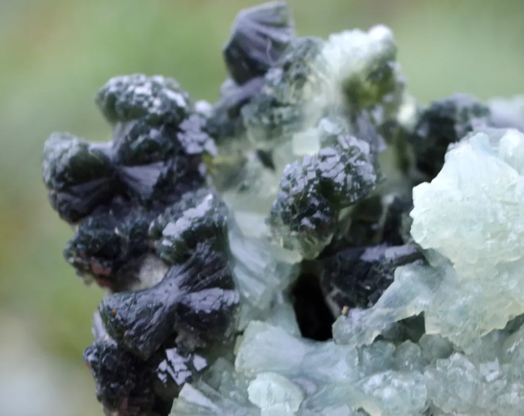 Prehnite & Epidote - 294 grams - Boumalne-Dadès Circle, Tinghir Province, Drâa-Tafilalet, Morocco - image 3