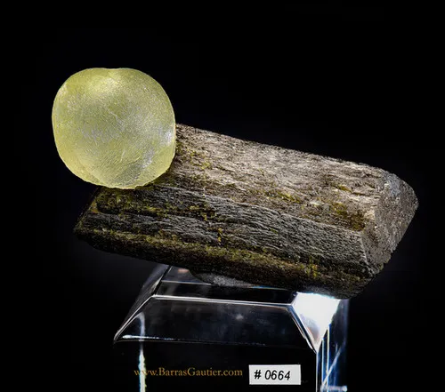 Prehnite - Epidote image